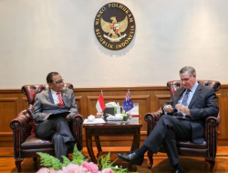 Mahfud MD Terima Kunjungan Dubes Selandia Baru Kevin Burnett di Kantornya