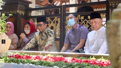 Ziarah ke Tebuireng, Mahfud MD : Gus Dur Guru dan Mentor Saya