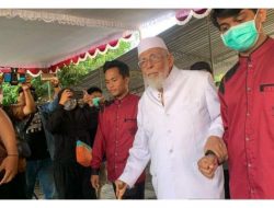 Potret Kehadiran Abu Bakar Ba’asyir dalam Upacara HUT RI ke-77 di Ponpes Ngruki Sukoharjo