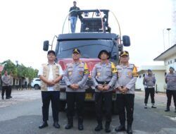 Wakapolri Lepas Bantuan Logistik dan Alat Berat ke Wilayah Terdampak Banjir