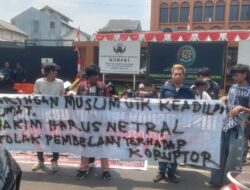 Gerakan Masyarakat Aksi Merdeka dan JMKU Demo di PN Jaksel, Tolak Praperadilan Febrie