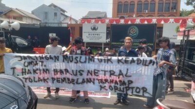 Gerakan Masyarakat Aksi Merdeka dan JMKU Demo di PN Jaksel, Tolak Praperadilan Febrie