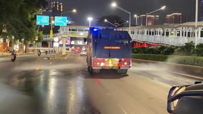 Abu Vulkanik Anak Krakatau Masuk Jakarta, Brimob Bergerak Semprot Jalan